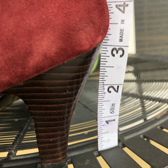 Sofft Maroon Suede Heels Wide Width - Picture 6 of 6